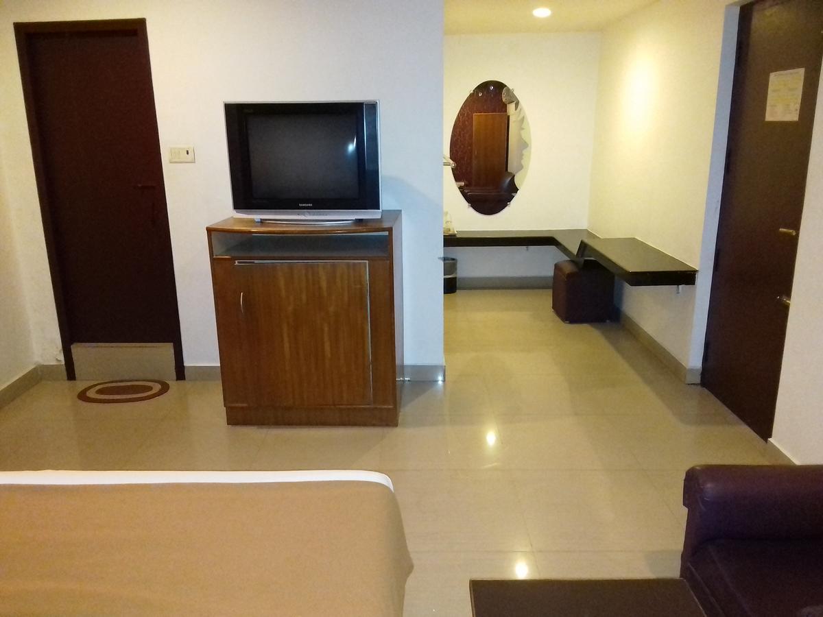 فندق فيلوريفي  Sri Srinivasar Residency المظهر الخارجي الصورة