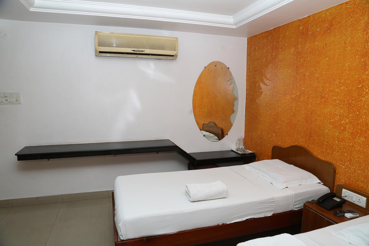 فندق فيلوريفي  Sri Srinivasar Residency المظهر الخارجي الصورة