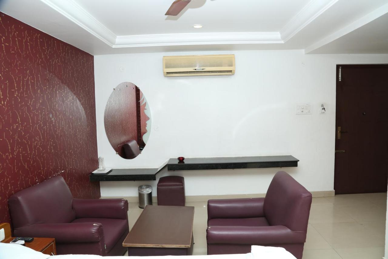 فندق فيلوريفي  Sri Srinivasar Residency المظهر الخارجي الصورة